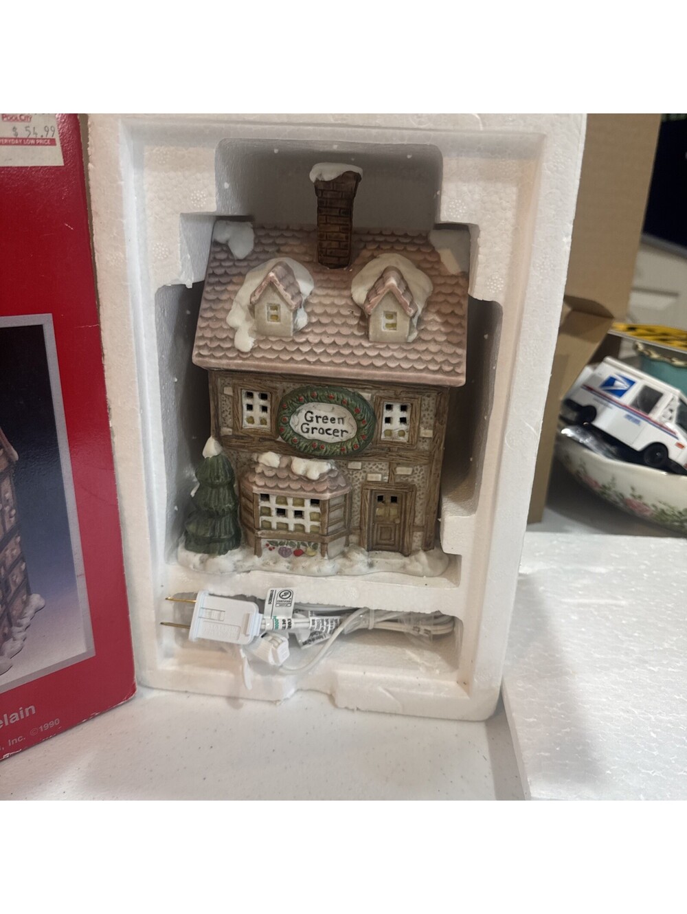 1992 HOLIDAY TIME OLD WORLD VILLAGE "GREEN GROCER" HAND PAINTED PORCELAIN HOUSE